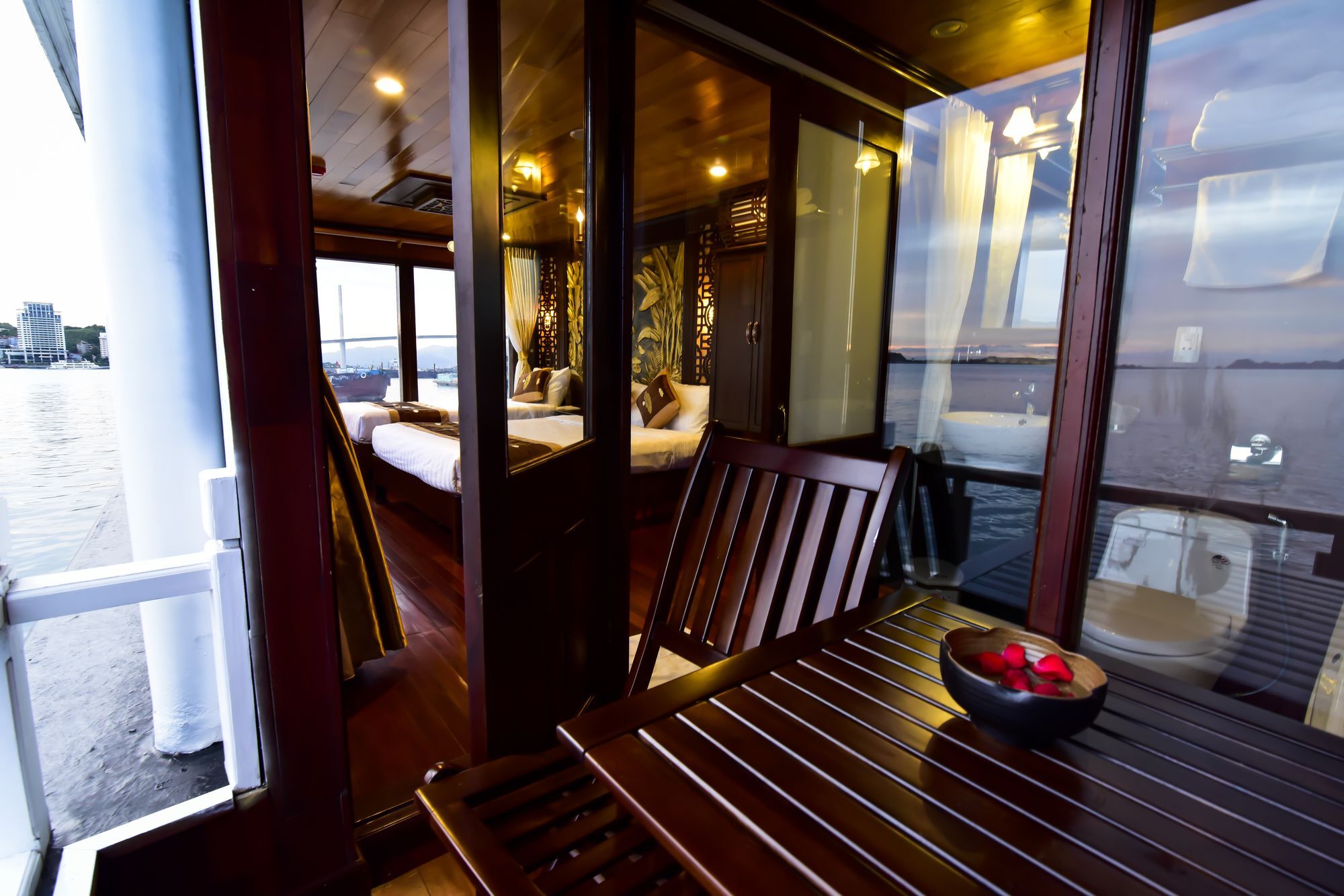Renea Cruises Halong Hotell Ha Long Exteriör bild